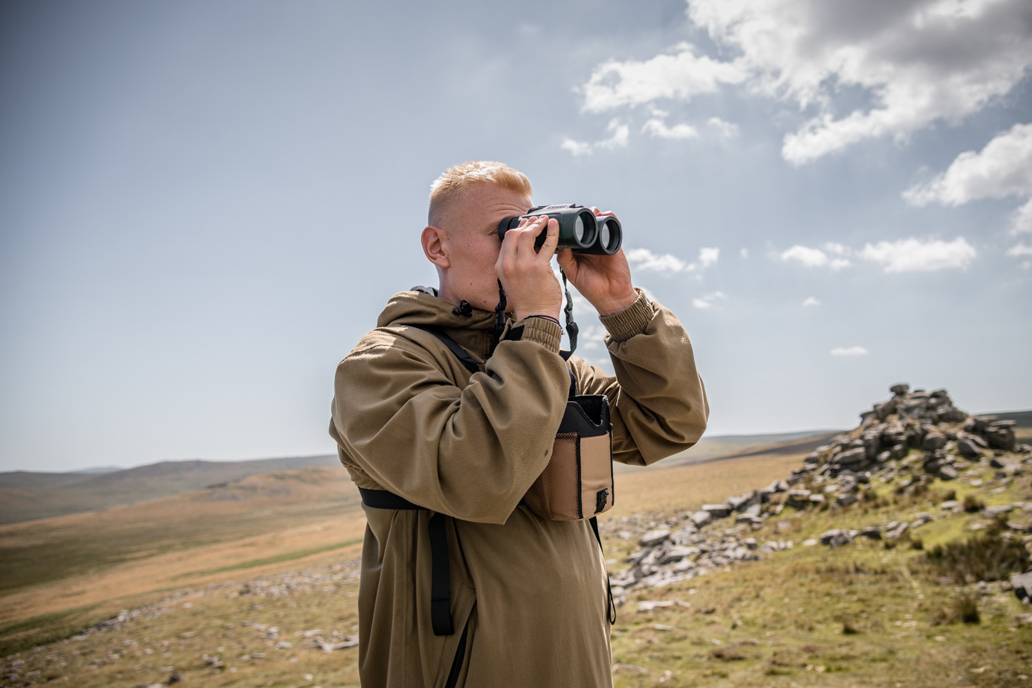 WULF Avenger 8x42 1200m Laser Rangefinding Binocular w/ Binocular Harness 