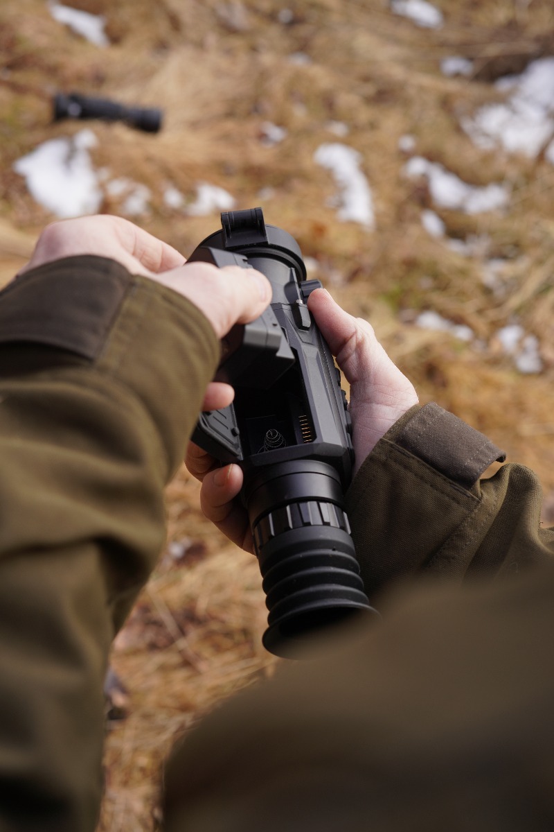 HIKMICRO Thunder 2.0 HM-TQ50 2.6x 50mm 20mK 640x512px 12µm Smart Thermal Weapon Scope with Rail