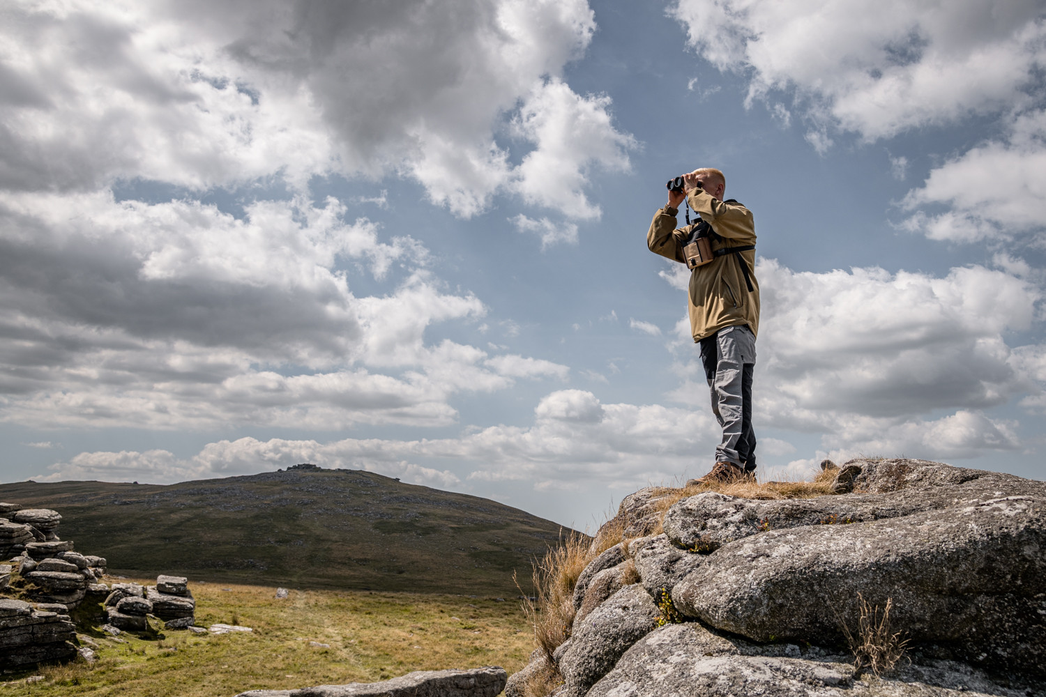 WULF Avenger 8x42 1200m Laser Rangefinding Binocular w/ Binocular Harness 