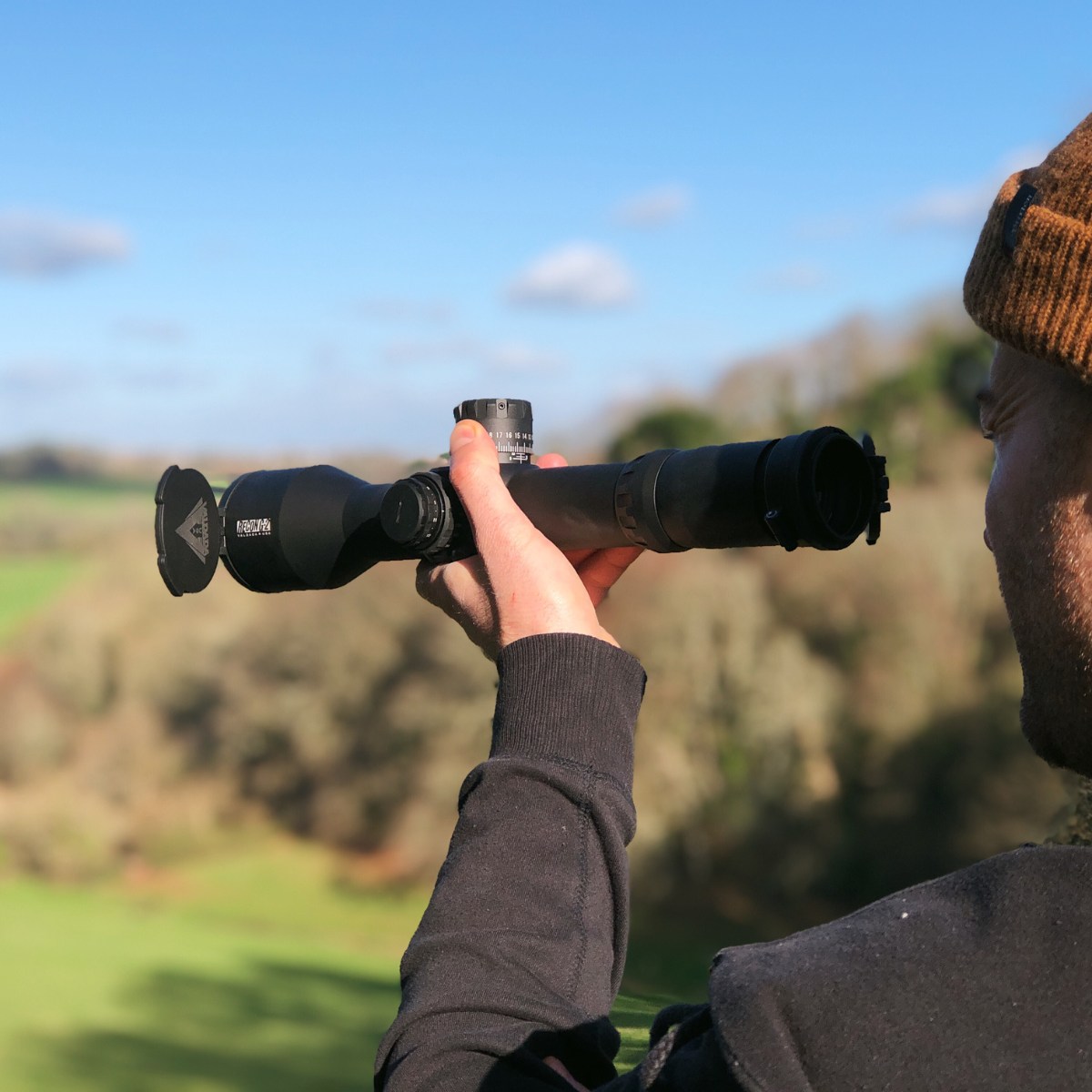 Valdada Recon G2 4.8-30x56 FFP Illuminated MIL MIL SF Rifle Scope + Free 40mm Rings