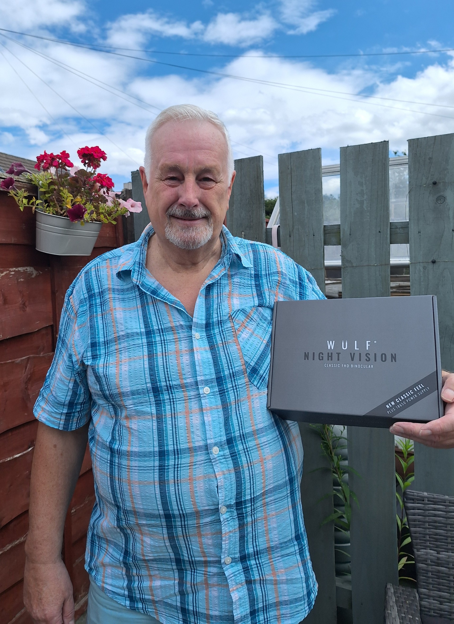 WIN: WULF Classic FHD 3.6-10.8x31 Day & Night Wide Screen Binocular with 18650 Batteries