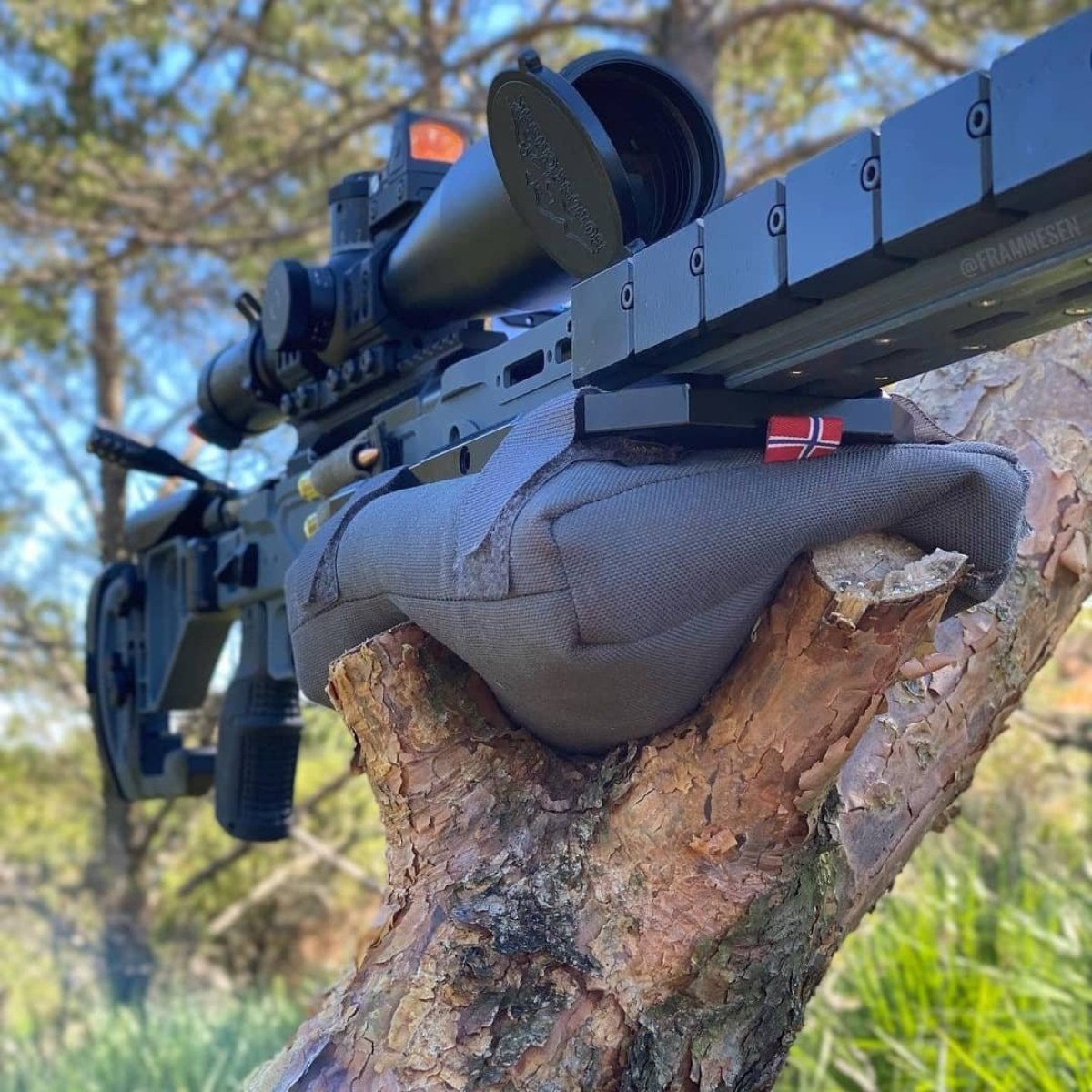 Ulfhednar Arca Platform Including Support Pillow